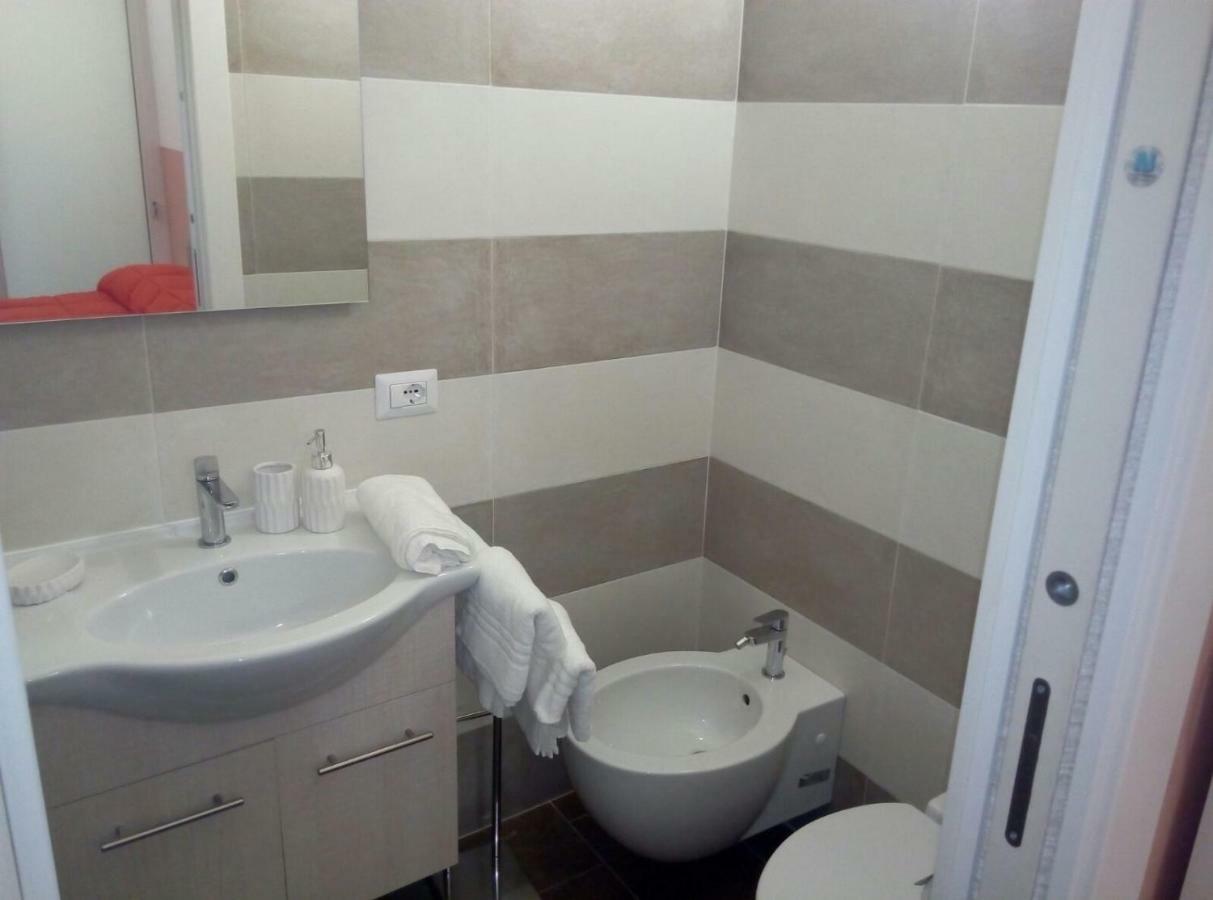Gradoni Di Chiaia Twenty Three Bed & Breakfast Naples Luaran gambar