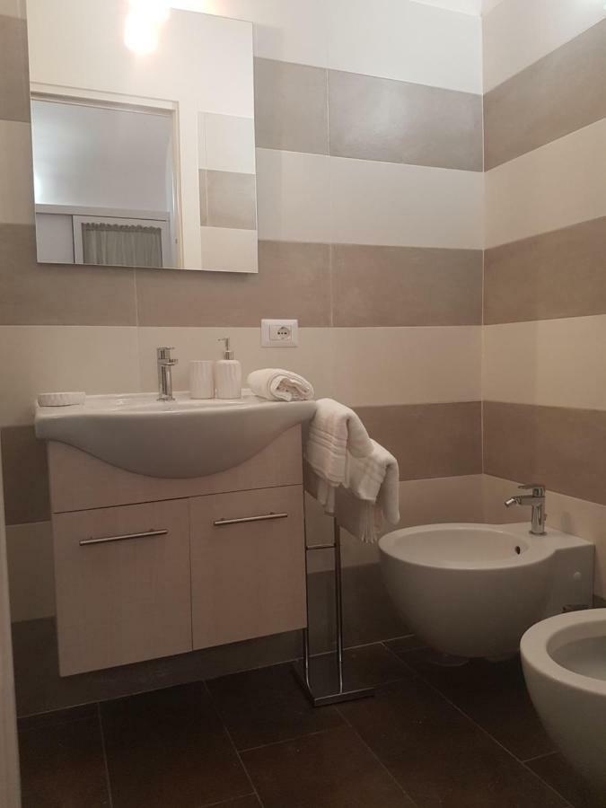 Gradoni Di Chiaia Twenty Three Bed & Breakfast Naples Luaran gambar