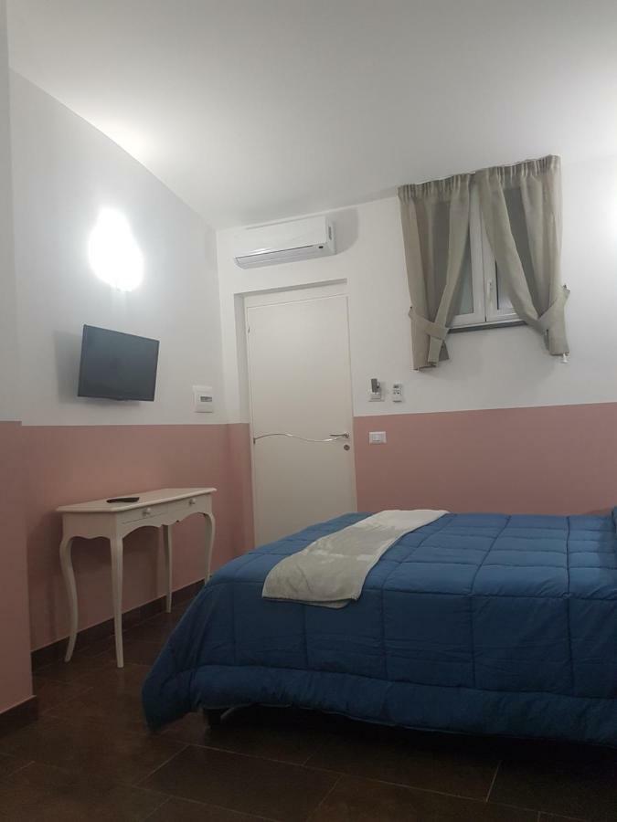 Gradoni Di Chiaia Twenty Three Bed & Breakfast Naples Luaran gambar