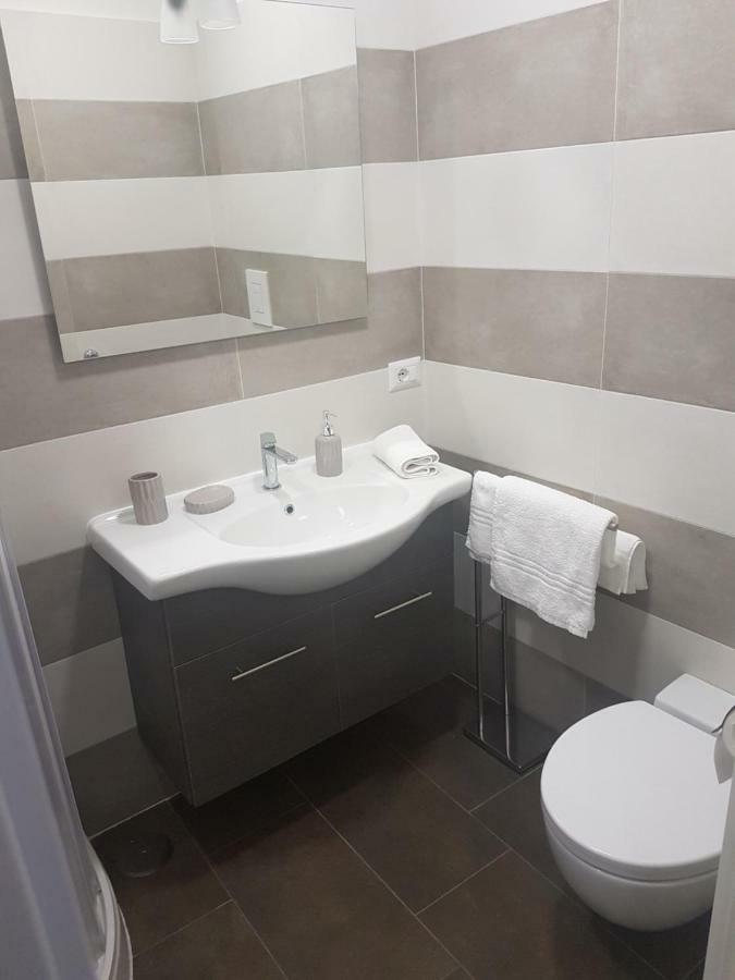 Gradoni Di Chiaia Twenty Three Bed & Breakfast Naples Luaran gambar