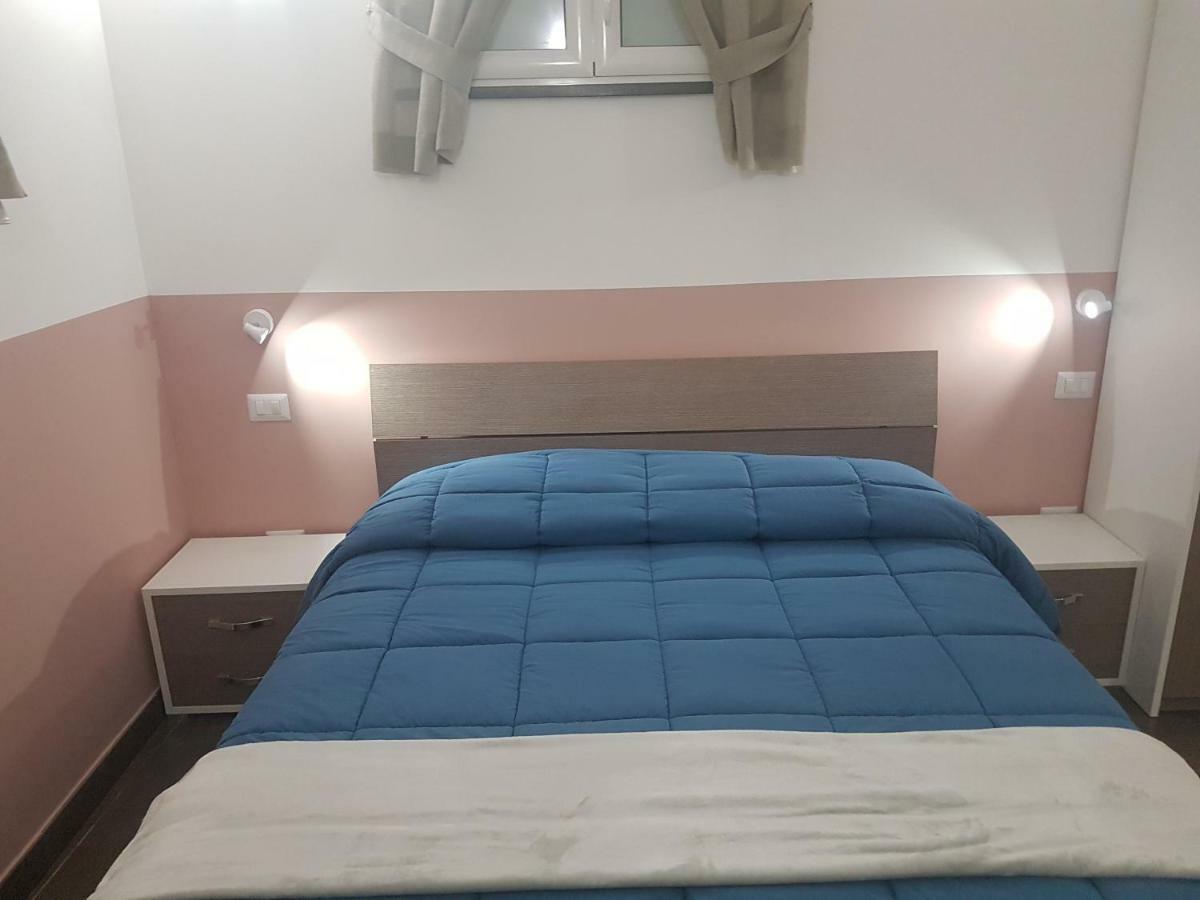 Gradoni Di Chiaia Twenty Three Bed & Breakfast Naples Luaran gambar
