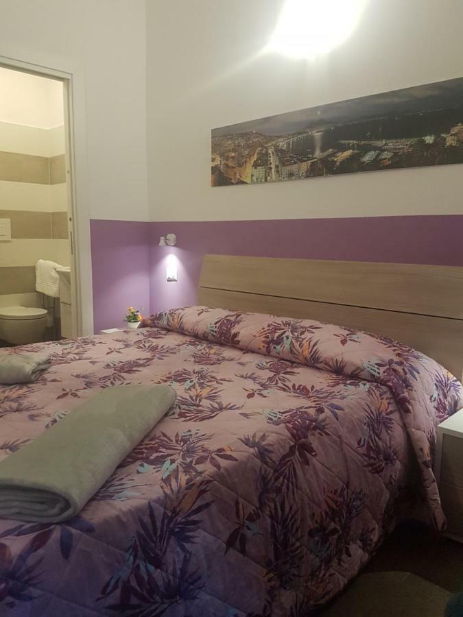 Gradoni Di Chiaia Twenty Three Bed & Breakfast Naples Luaran gambar
