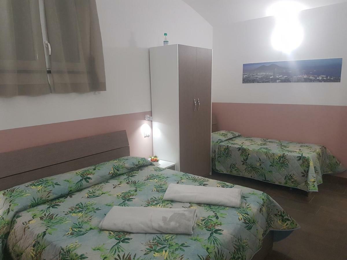 Gradoni Di Chiaia Twenty Three Bed & Breakfast Naples Luaran gambar